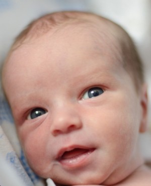 Ochi albaştri de bebeluş