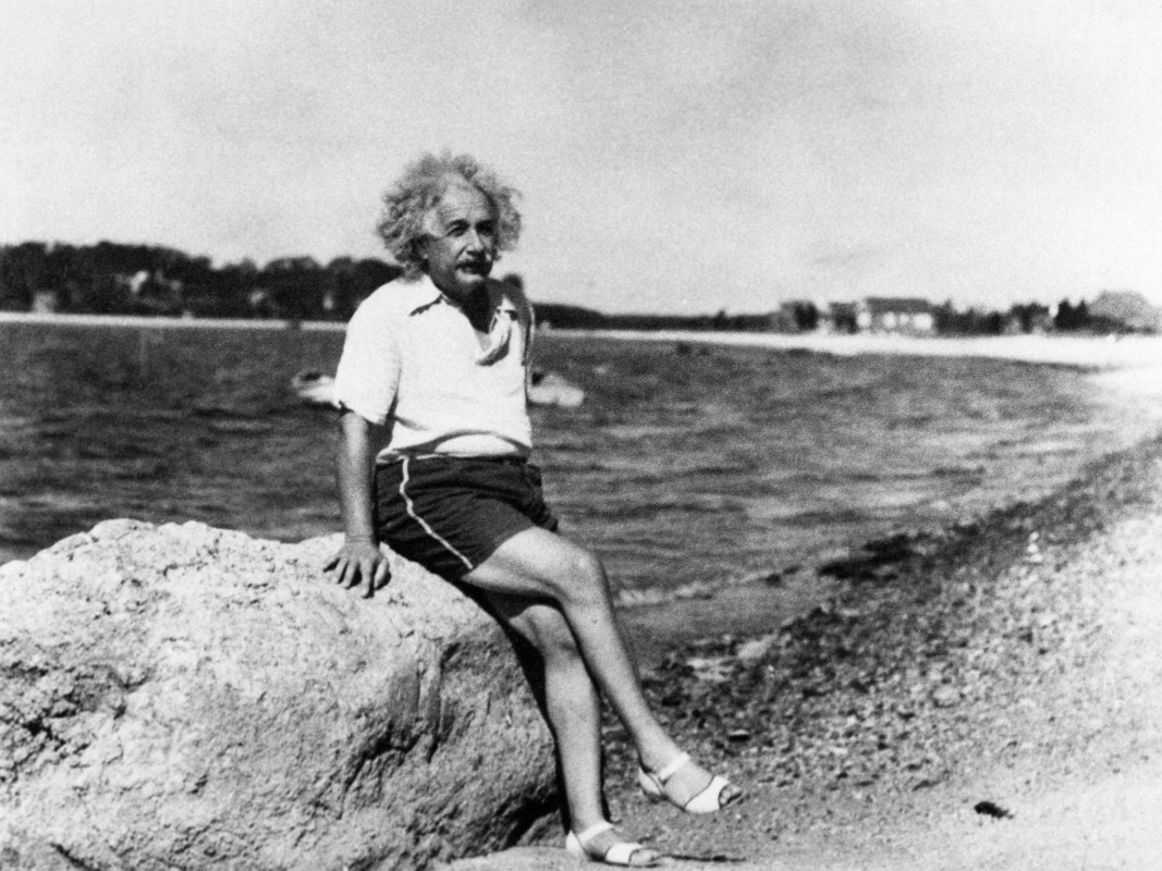 Albert Einstein în sandale