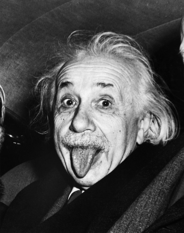 Albert Einstein cu limba scoasă