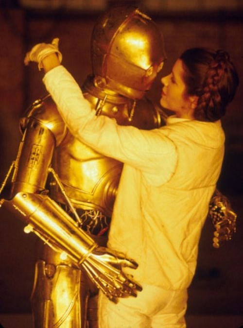 C-3PO şi Leia